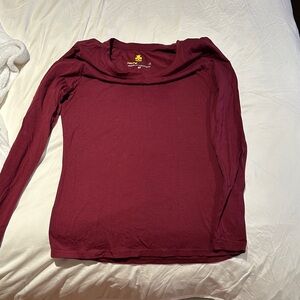 wine/burgundy under scrub long sleeve top
Great condition never worn